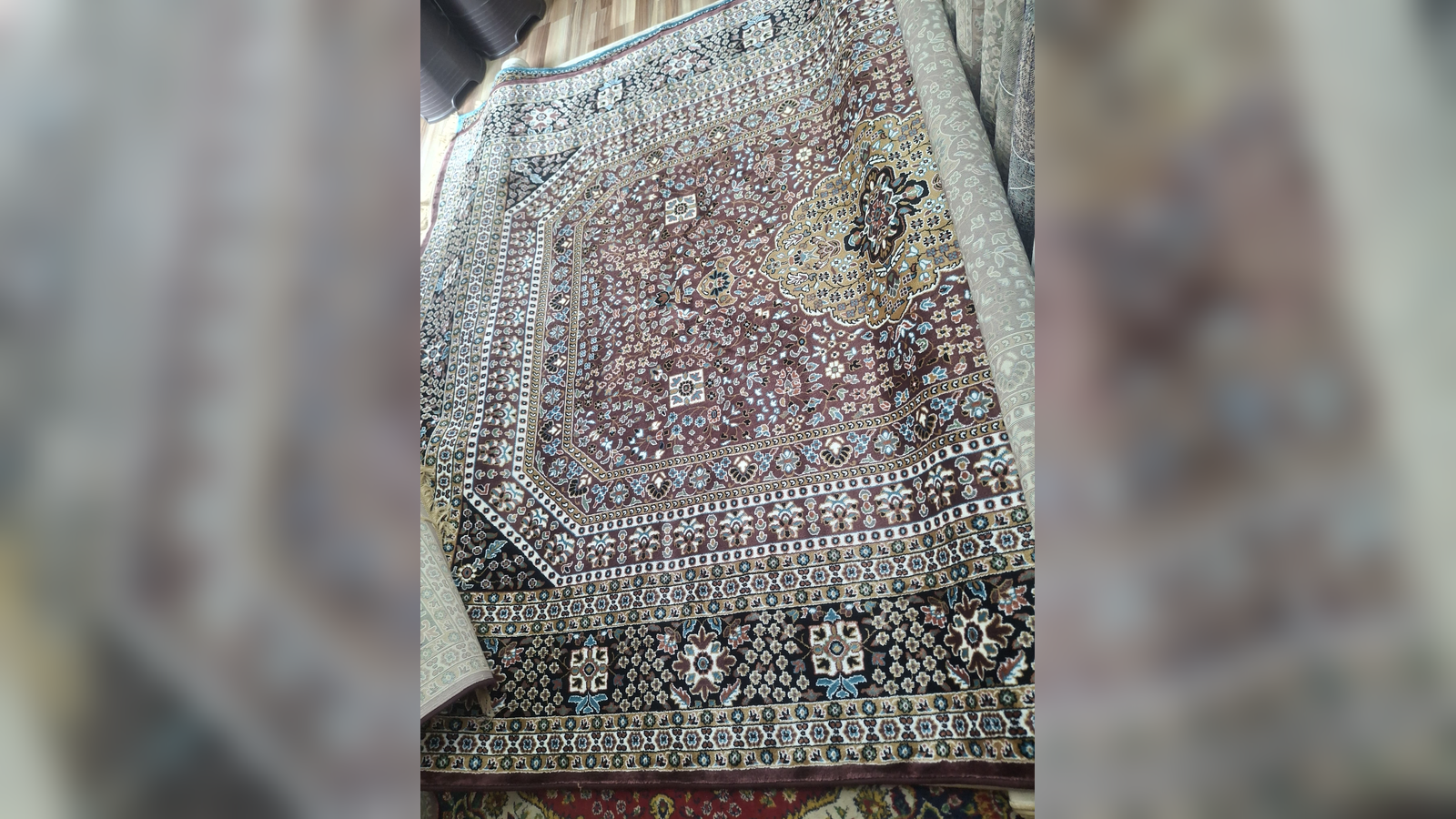 Kashmiri Rugs - Image 4